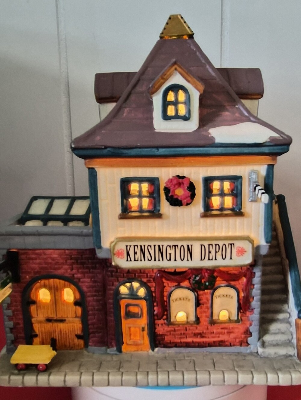 Vintage Lemax Kensington Train Depot with Lights